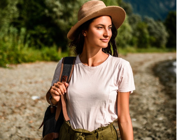 9 Honest Comparisons Between eSIM Plans for Europe and the USA That Travelers Overlook in 2026